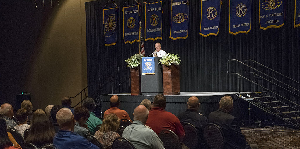 Muncie Mayor Dennis Tyler welcomes Kiwanis attendees to Muncie. 