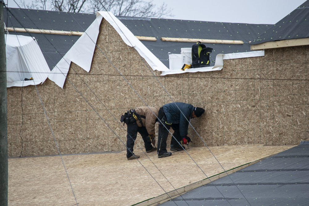 Men at work on the roof of the new Texas Steakhouse