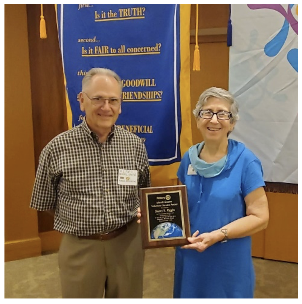 Sherry Riggin (right), recipient of the 2021 Merrill Greene award, with Merrill Greene (left).